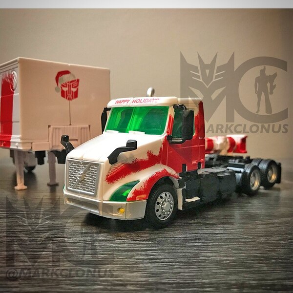 Official In Hand Image Transformers Holiday Optimus Prime Design  (8 of 10)